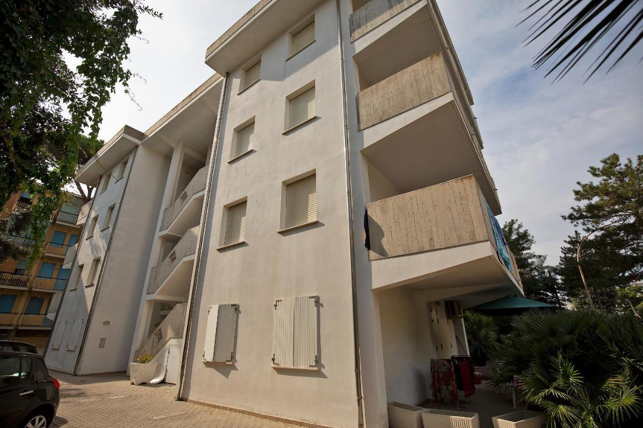 Sirena Apartments Llido Degli Estensi Bagian luar foto