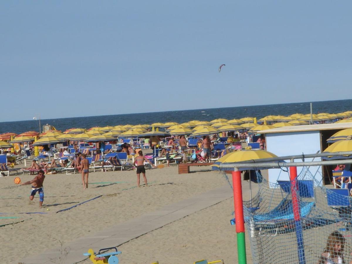 Sirena Apartments Llido Degli Estensi Bagian luar foto