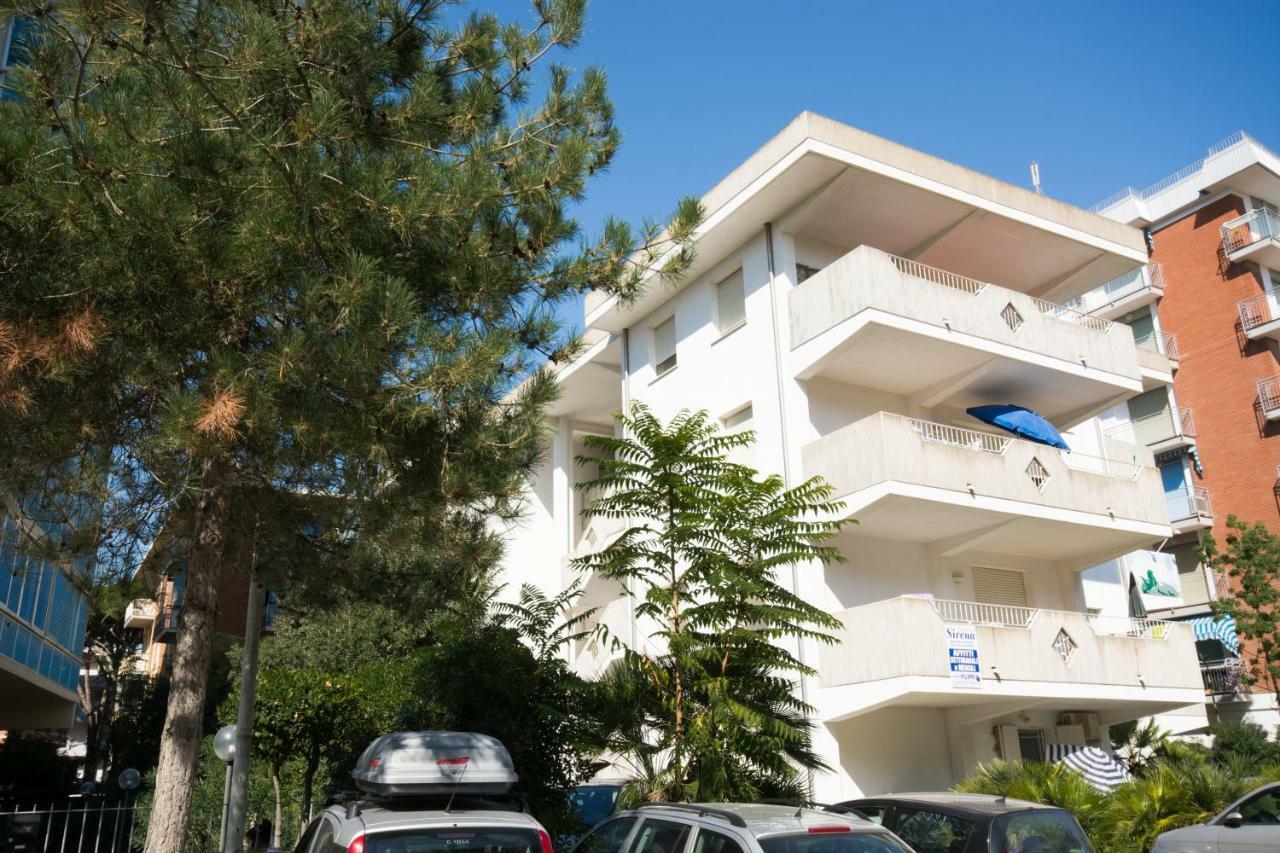 Sirena Apartments Llido Degli Estensi Bagian luar foto
