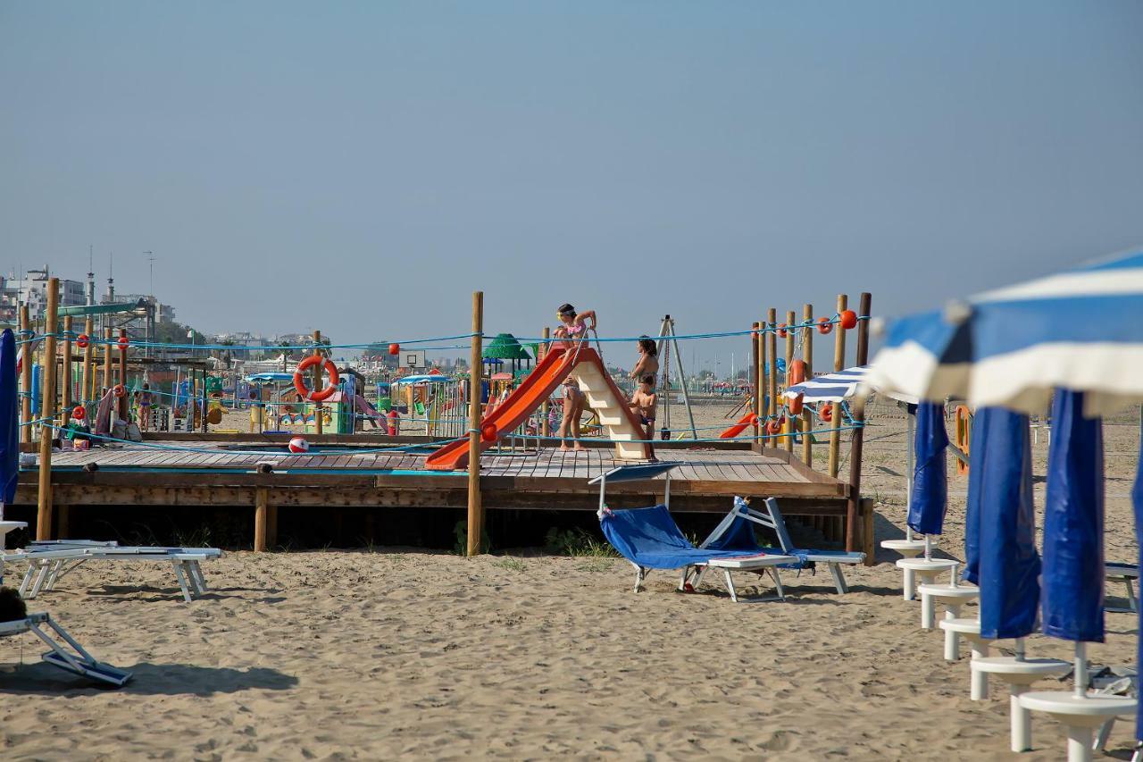 Sirena Apartments Llido Degli Estensi Bagian luar foto